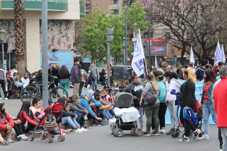 Caos en el centro de Córdoba por manifestaciones.