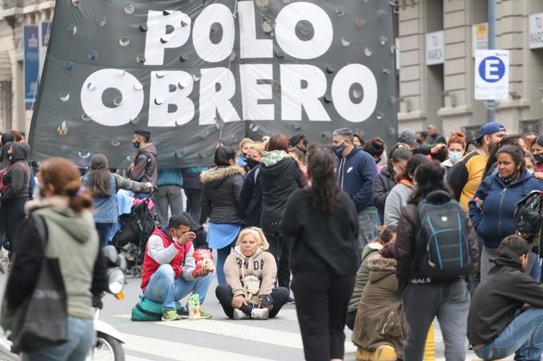 Caos en el centro de Córdoba por manifestaciones.