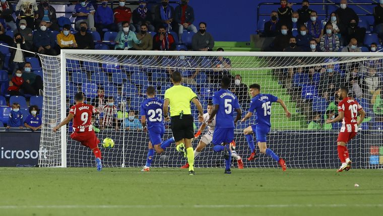 Luis Suárez marcó un doblete con el que el