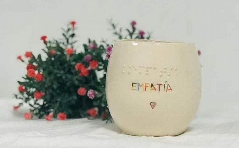 Tazas en braille de Punto Braille