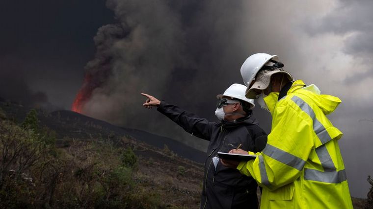 Las cenizas dejan inactivo el aeropuerto de La Palma.