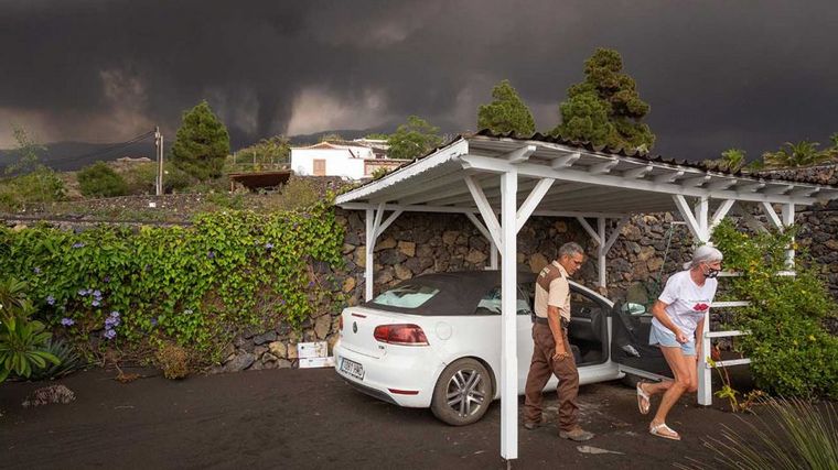 Las cenizas dejan inactivo el aeropuerto de La Palma.