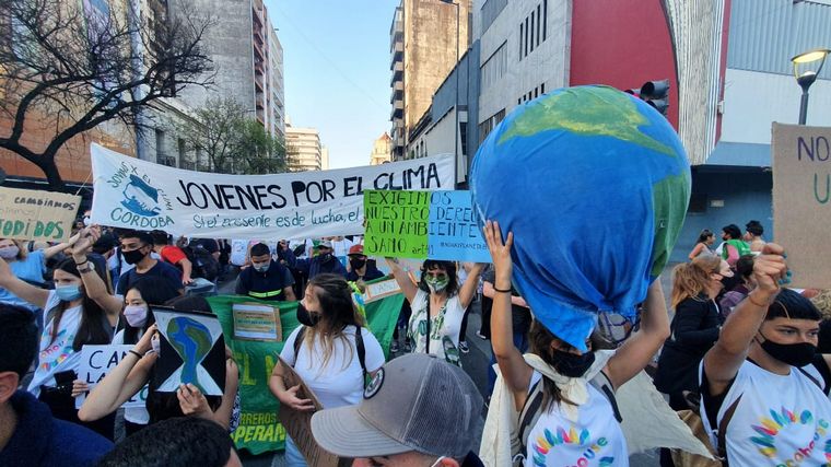 Comenzó la marcha contra el cambio climático en Córdoba
