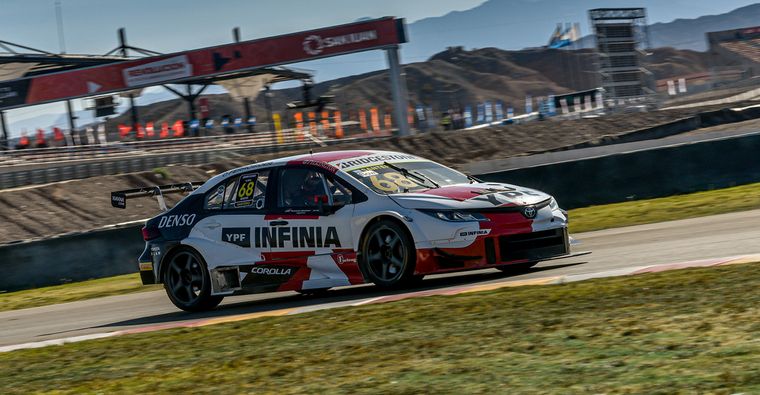 Santero con el Corolla del TGR quedó como la referencia del Viernes en Súper TC2000.