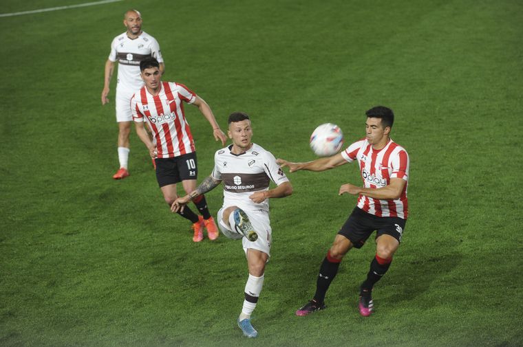 Estudiantes recibe a Platense en busca de alcanzar la cima