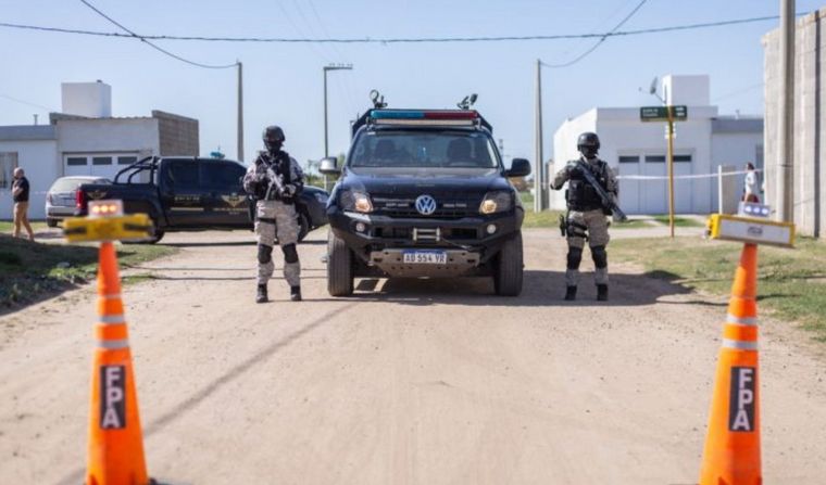 Los policías están acusados por por presunta comercialización de estupefacientes