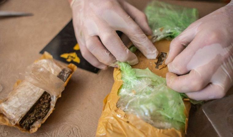 Los policías están acusados por por presunta comercialización de estupefacientes