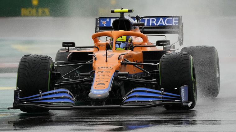 Norris aprovechó la lluvia y puso su primera pole de F1 en Sochi