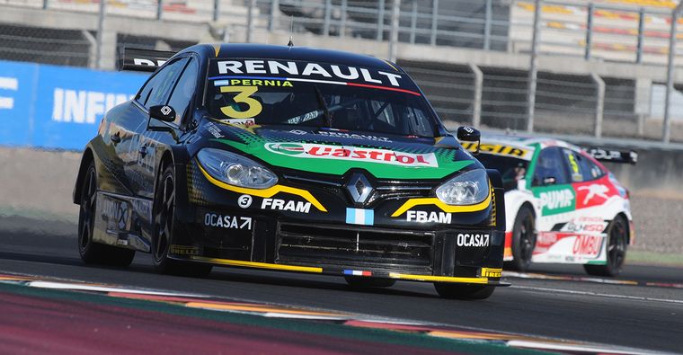 Pernía con el Fluence, lo mejor en la mañana del sábado en Villicum.