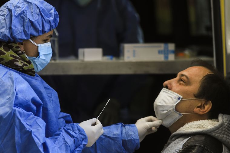 FOTO: Argentina registra más de 115 mil muertos por coronavirus.