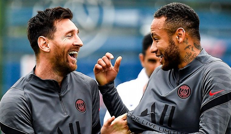 Messi y Neymar, tras la práctica de este lunes.