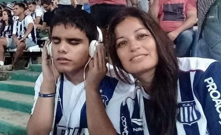 Nicolás y su mamá Carolina esperan pronto poder volver al Kempes