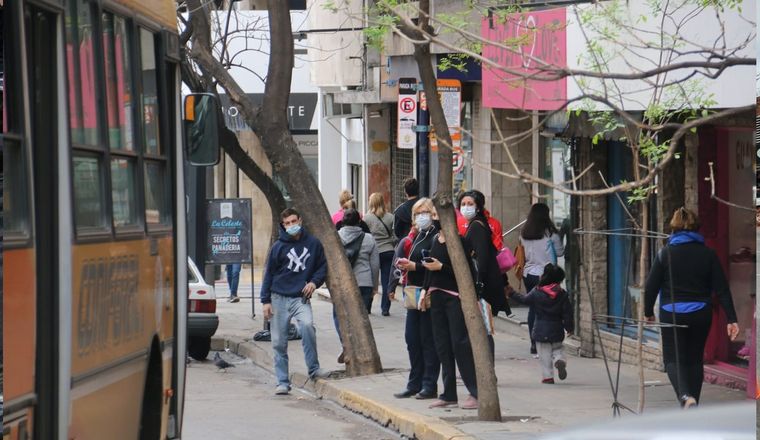 Complicaciones para usuarios del transporte en la Maipú.