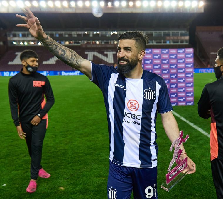 El delantero uruguayo, Michael Santos, anotó los dos goles para el equipo albiazul. 