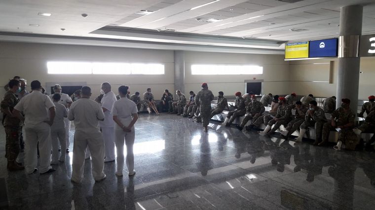 Soldados resultaron lesionados al practicar paracaidismo