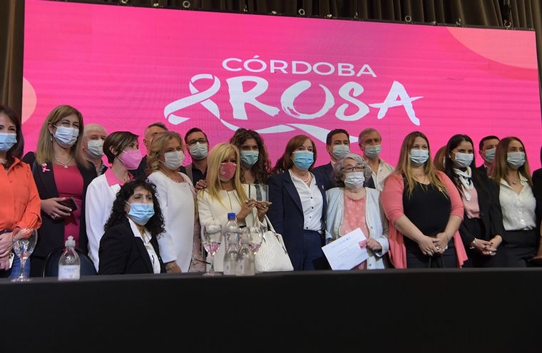 El Gobierno de Córdoba y Apross ayudarán con pelucas a mujeres con cáncer de mama.