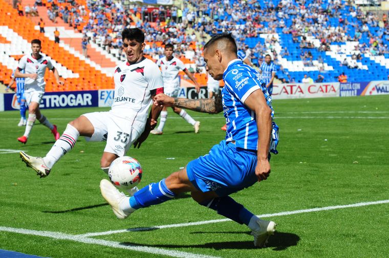FOTO: "El Tomba" reaccionó a tiempo y se llevó un importante empate en Mendoza.