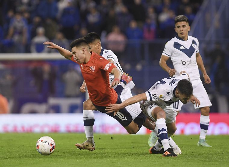 Independiente lo tenía pero en una ráfaga, Vélez logró el empate.