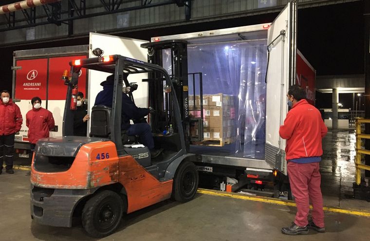 La nueva partida arribó al país a las 21.30 (Foto: Ministerio de Salud)