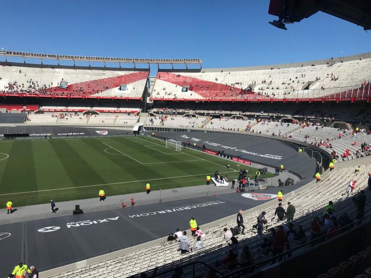 Los primeros hinchas llegaron al Monumental.
