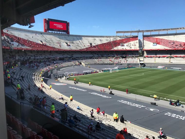 Los primeros hinchas llegaron al Monumental.