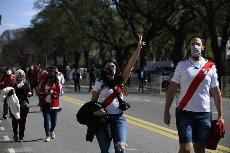 Los primeros hinchas llegaron al Monumental.
