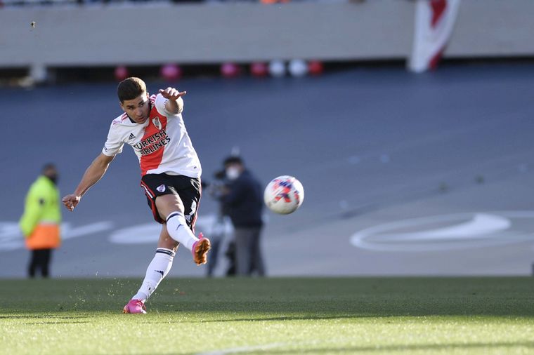 Julián Álvarez marcó el primer tanto del "Millonario".