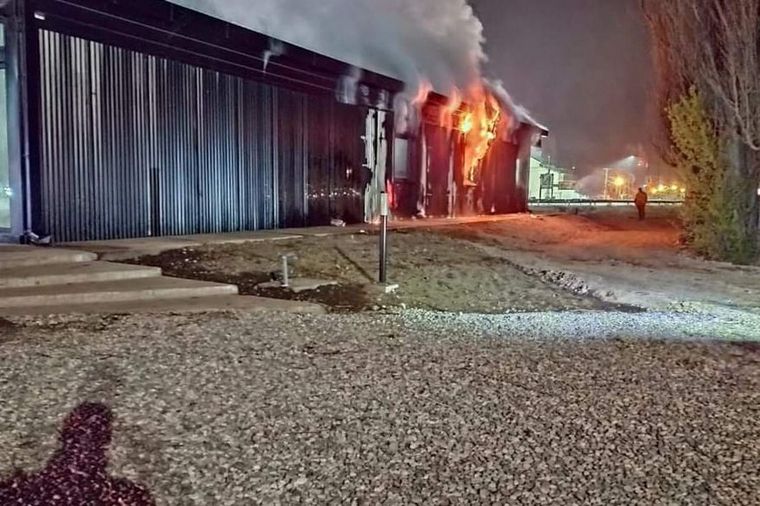 Ataque al Centro de Informes Turísticos El Bolsón.