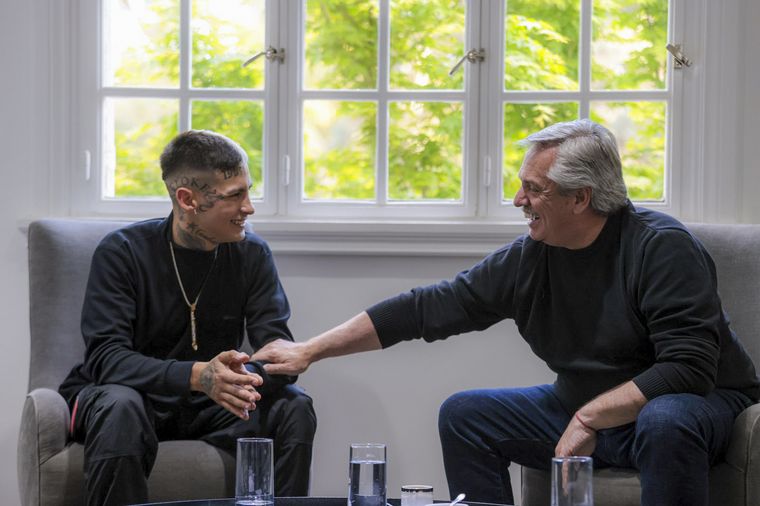 El Presidente dialogó con L-Gante y su familia.