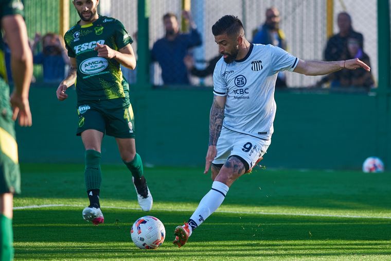 Talleres visitó a Defensa y Justicia en Florencio Varela.