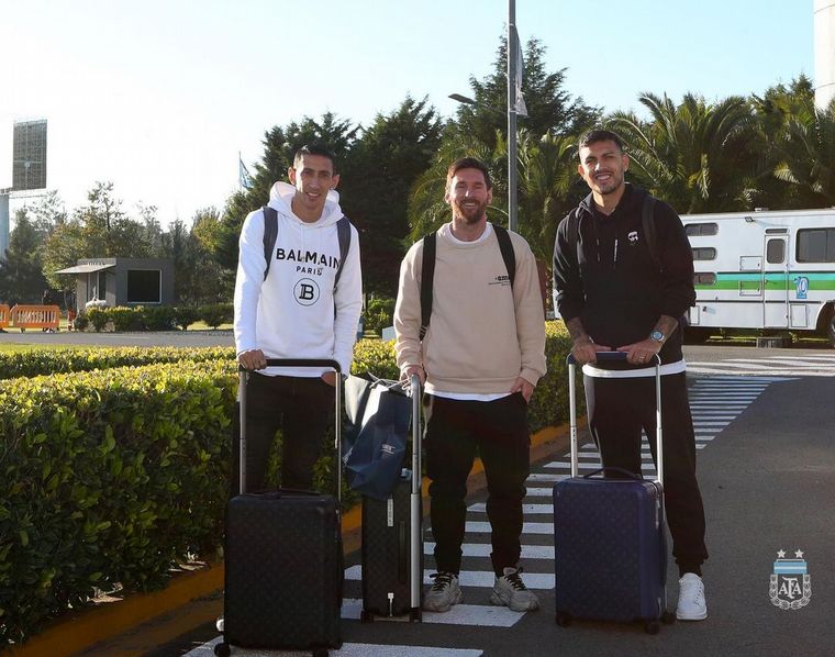 Di María, Messi y Paredes ya están en Argentina.
