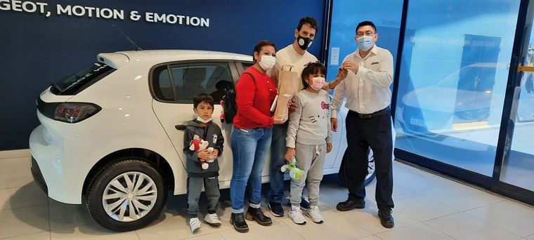 Jorge Barraza ganador del 0km de Avec por el Día del Padre y Mes de la Familia.