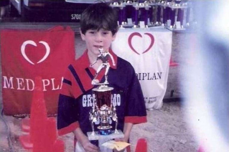Subastan el carnet de Messi cuando fue inscripto en la Asociación Rosarina de Fú