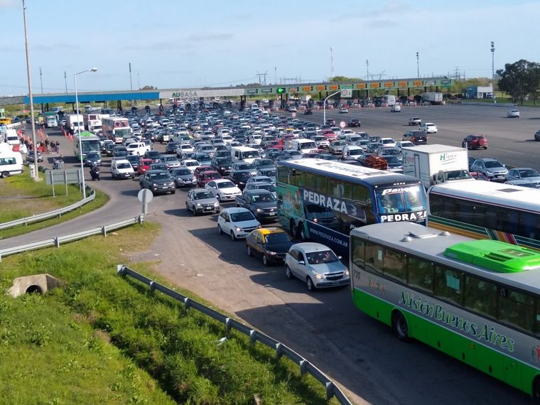 Comenzó el éxodo en Buenos Aires por el fin de semana largo.