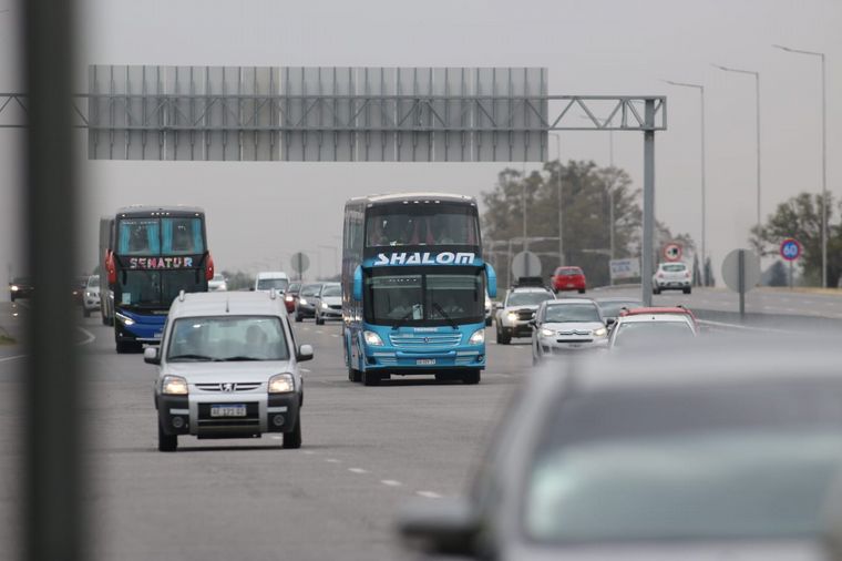 FOTO: Intenso movimiento turístico en el peaje de la autopista Córdoba-Carlos Paz.