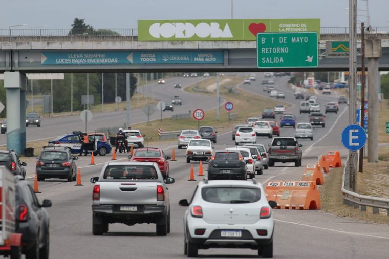 Intenso movimiento turístico en el peaje de la autopista Córdoba-Carlos Paz.