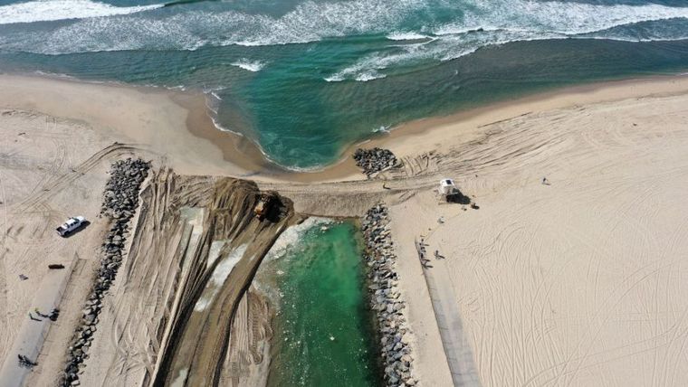 Impactantes imágenes de la rotura de un oleoducto en California (Getty Images)