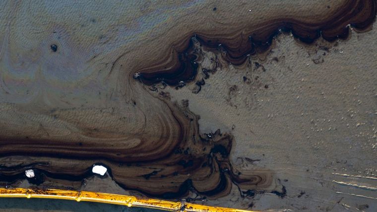 Impactantes imágenes de la rotura de un oleoducto en California (Getty Images)