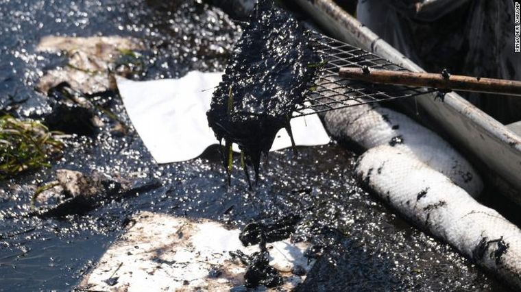 FOTO: Impactantes imágenes de la rotura de un oleoducto en California (Getty Images)