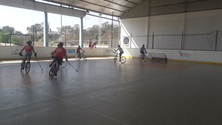 FOTO: Comenzó el Campeonato Nacional de Bicipolo en Córdoba.