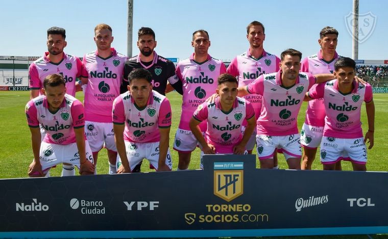 FOTO: El fútbol argentino se tiñe de rosa en octubre.