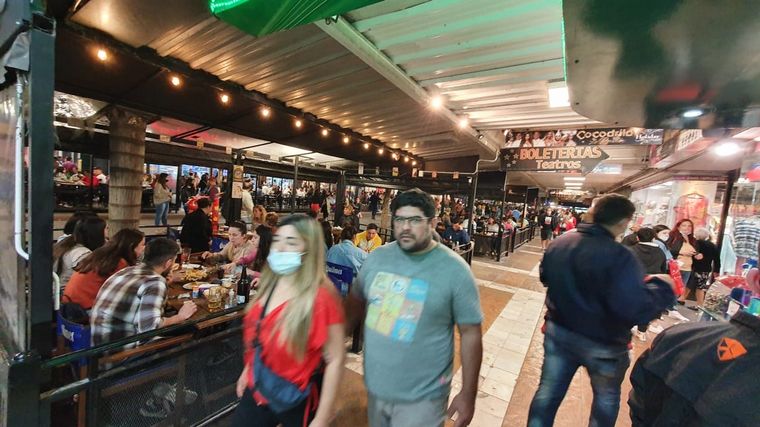 Gran afluencia de turistas a Carlos Paz durante el fin de semana largo.