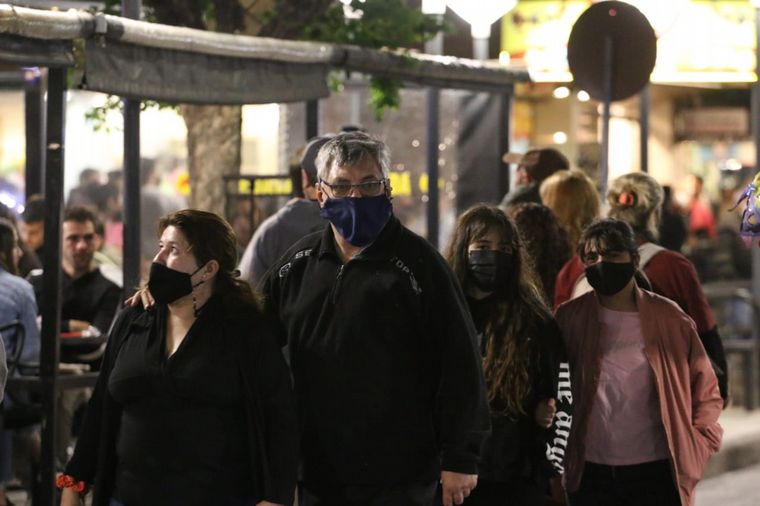 Gran afluencia de turistas a Carlos Paz durante el fin de semana largo.