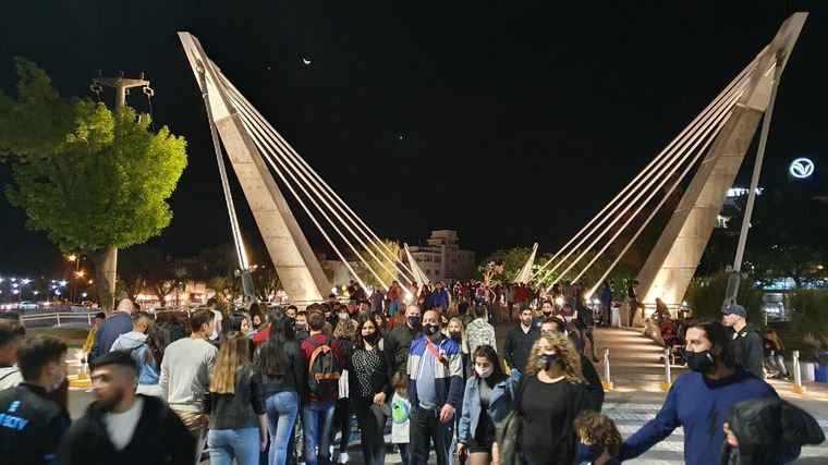 Gran afluencia de turistas a Carlos Paz durante el fin de semana largo.