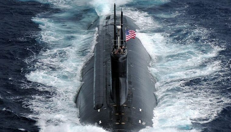 FOTO: Un submarino de EE.UU. chocó contra un objeto desconocido