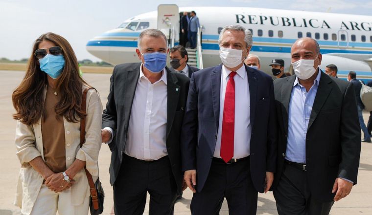 Alberto Fernández en Tucumán junto a Manzur y Jaldo.