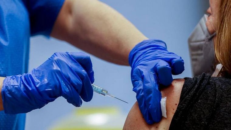 FOTO: Vacunación contra el coronavirus.