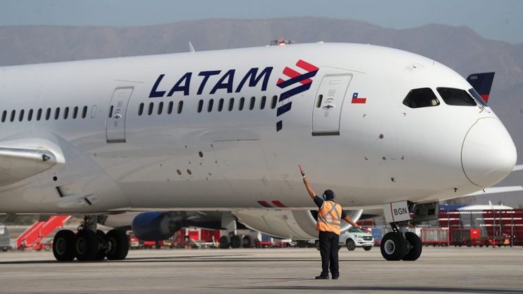Latam retoma sus vuelos internacionales desde Buenos Aires, Córdoba y Mendoza.