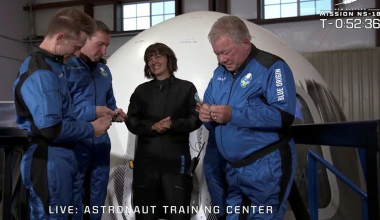 El actor William Shatner antes de su vuelo.
