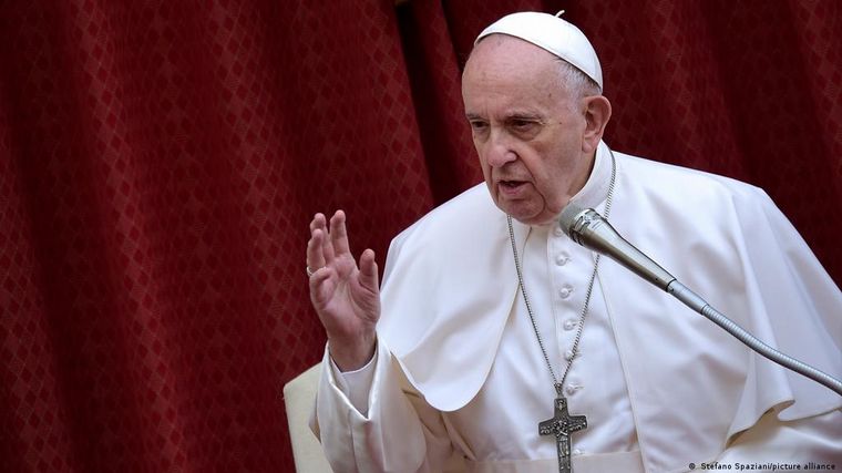 FOTO: El papa Francisco pidió que frenen los ataques a Ucrania